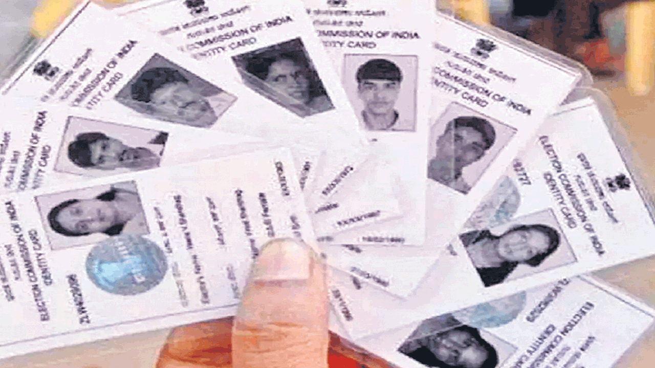 కాలేజీల్లో ఓటరు నమోదు కేంద్రాలు