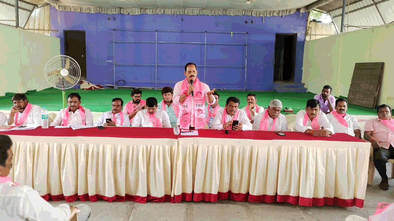 పార్టీ బలోపేతానికి ప్రతి కార్యకర్త కృషి చేయాలి