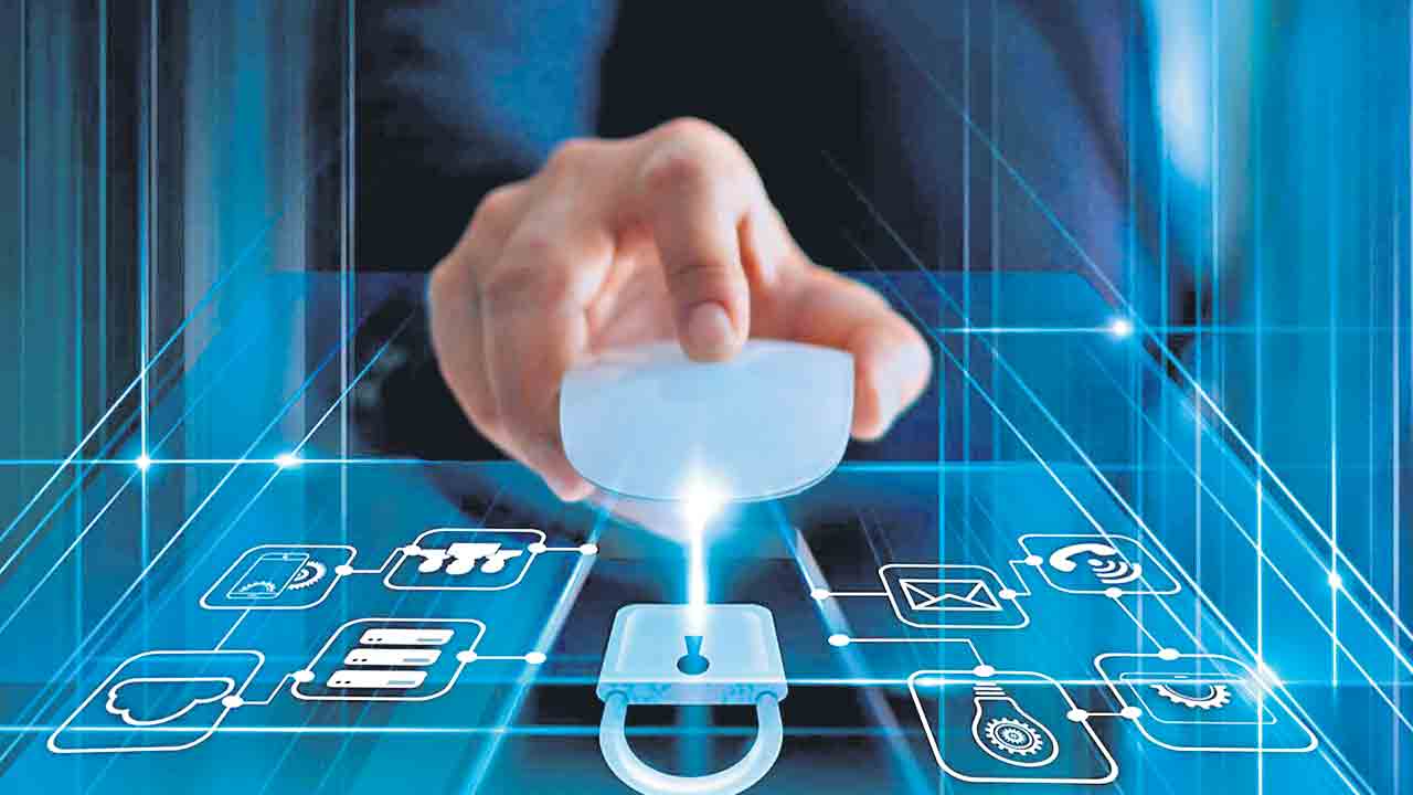 రక్షణ పేరుతో హక్కుల భక్షణ.. పౌరుల డాటాపై పెత్తనానికి కేంద్రం ప్లాన్‌