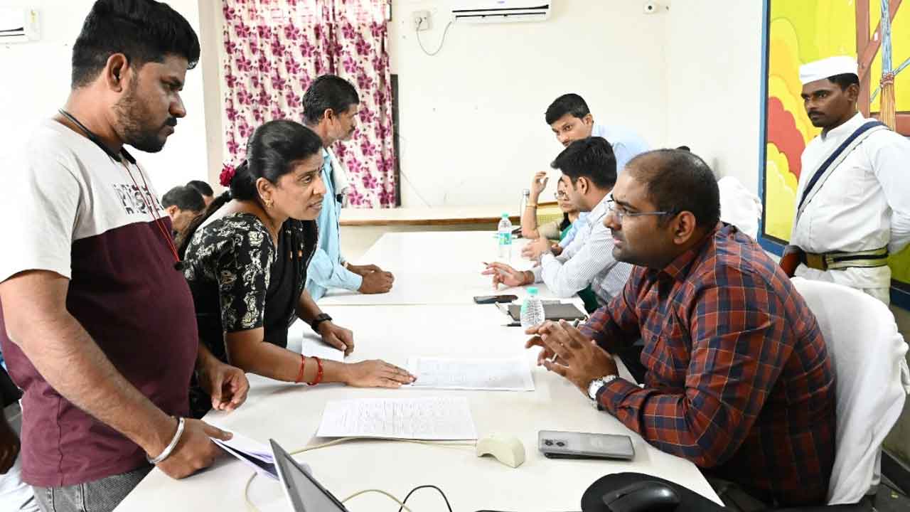 ఫిర్యాదులు పరిష్కరించేలా చూస్తాం