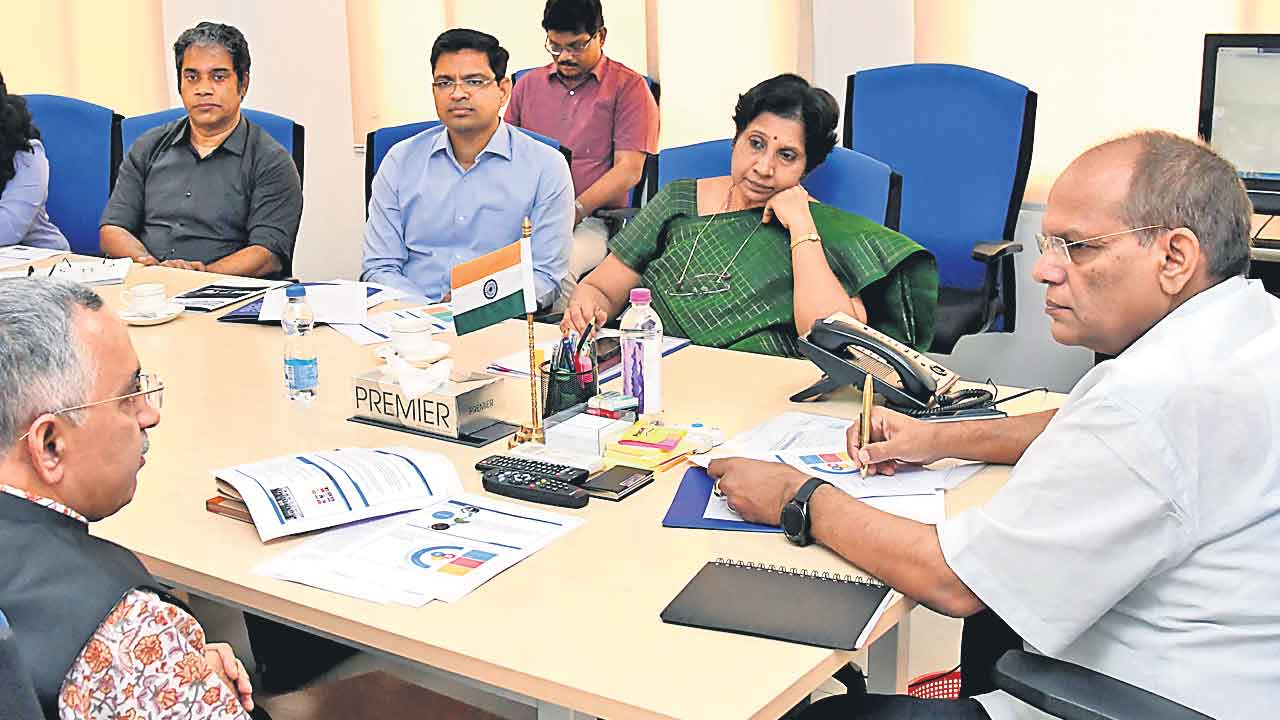 తెలంగాణలో ఉపాధికి తొలి ప్రాధాన్యం