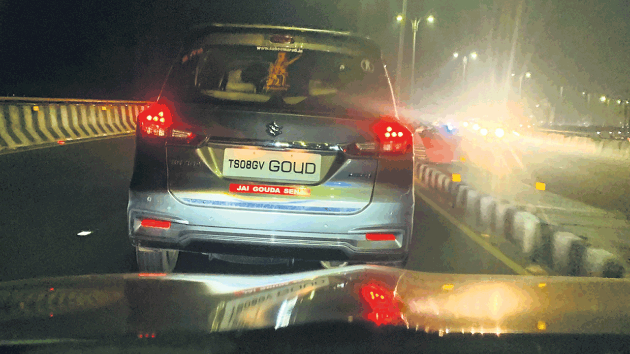 నంబర్‌ ప్లేట్‌ నచ్చినట్లు కుదరదు