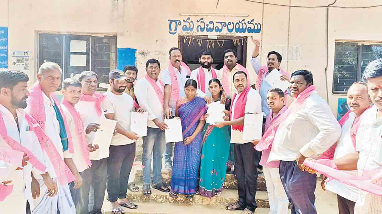 సీఎంఆర్‌ఎఫ్‌, కల్యాణ లక్ష్మి చెక్కుల పంపిణీ