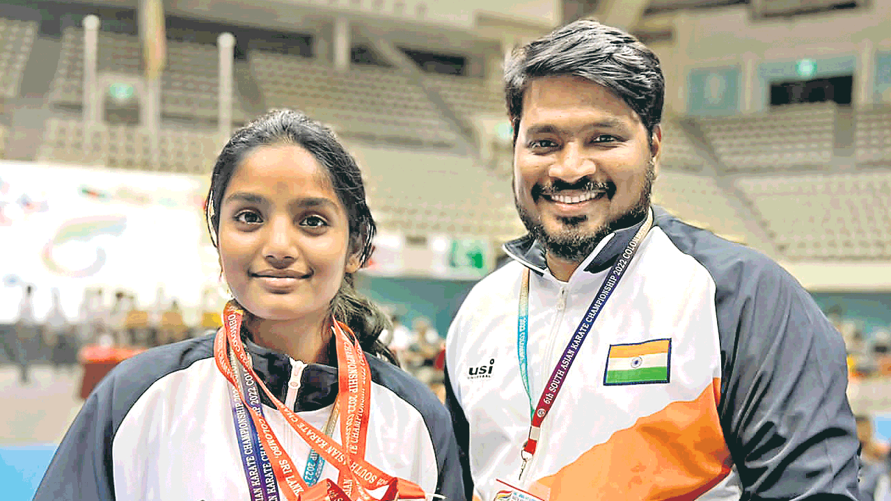 నిశితకు స్వర్ణం