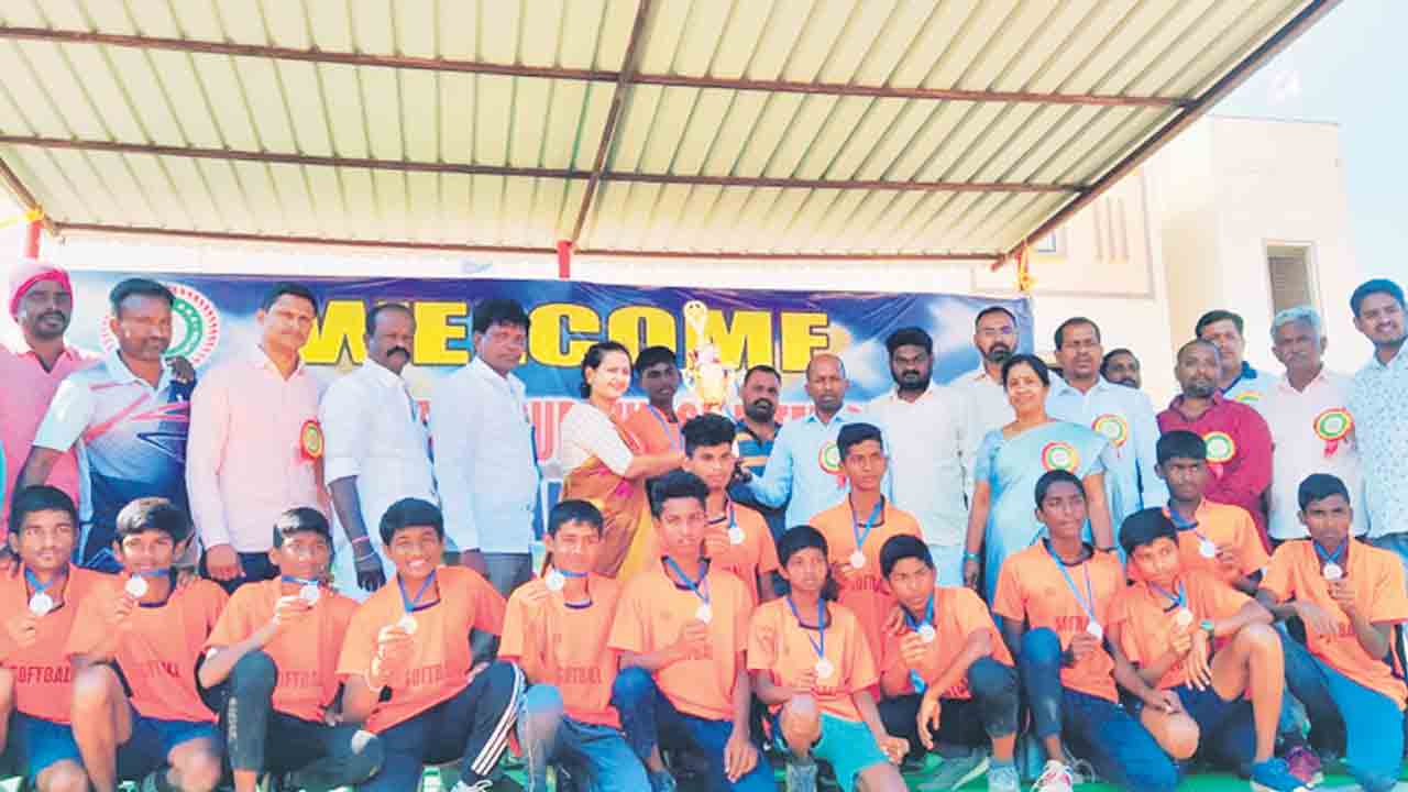 గెలుపోటములను సమానంగా తీసుకోవాలి