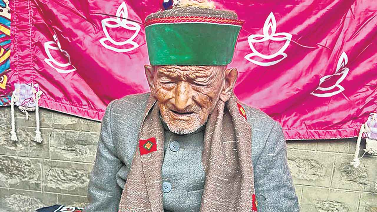 తొలి ఓటరు శ్యాం శరణ్‌ కన్నుమూత