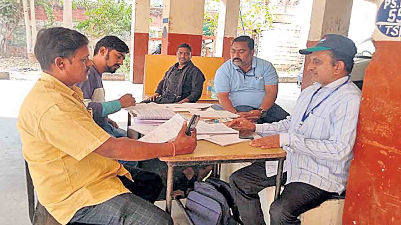 సెలవురోజూ.. ఓటరు నమోదు