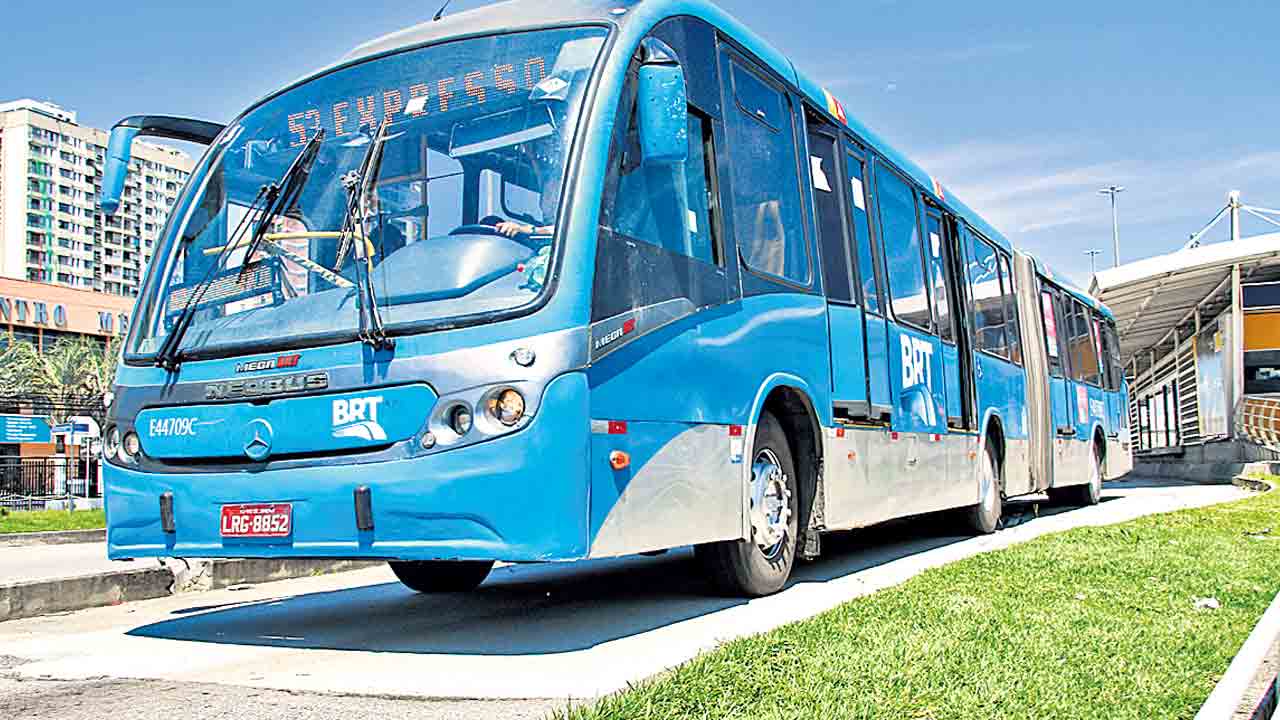 ఆకాశ మార్గంలో…బస్సు ప్రయాణం