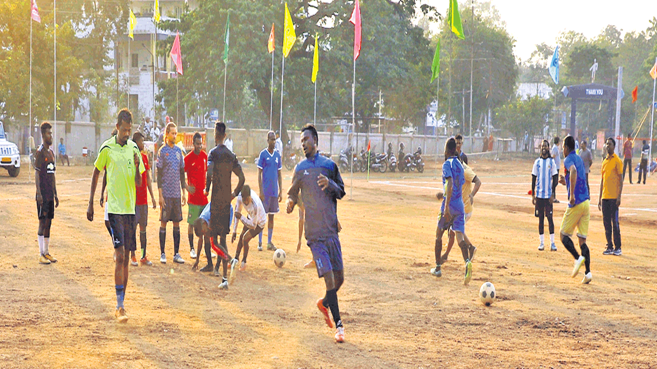 కొత్తగూడెంలో కోల్‌ఇండియా సాకర్‌ టోర్నీ