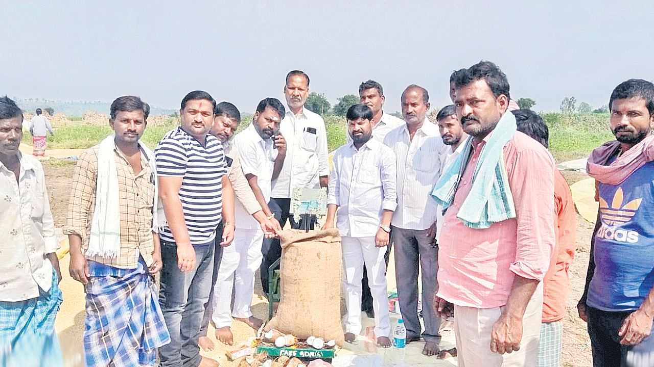 కొనుగోలు కేంద్రాల్లోనే మద్దతు ధర