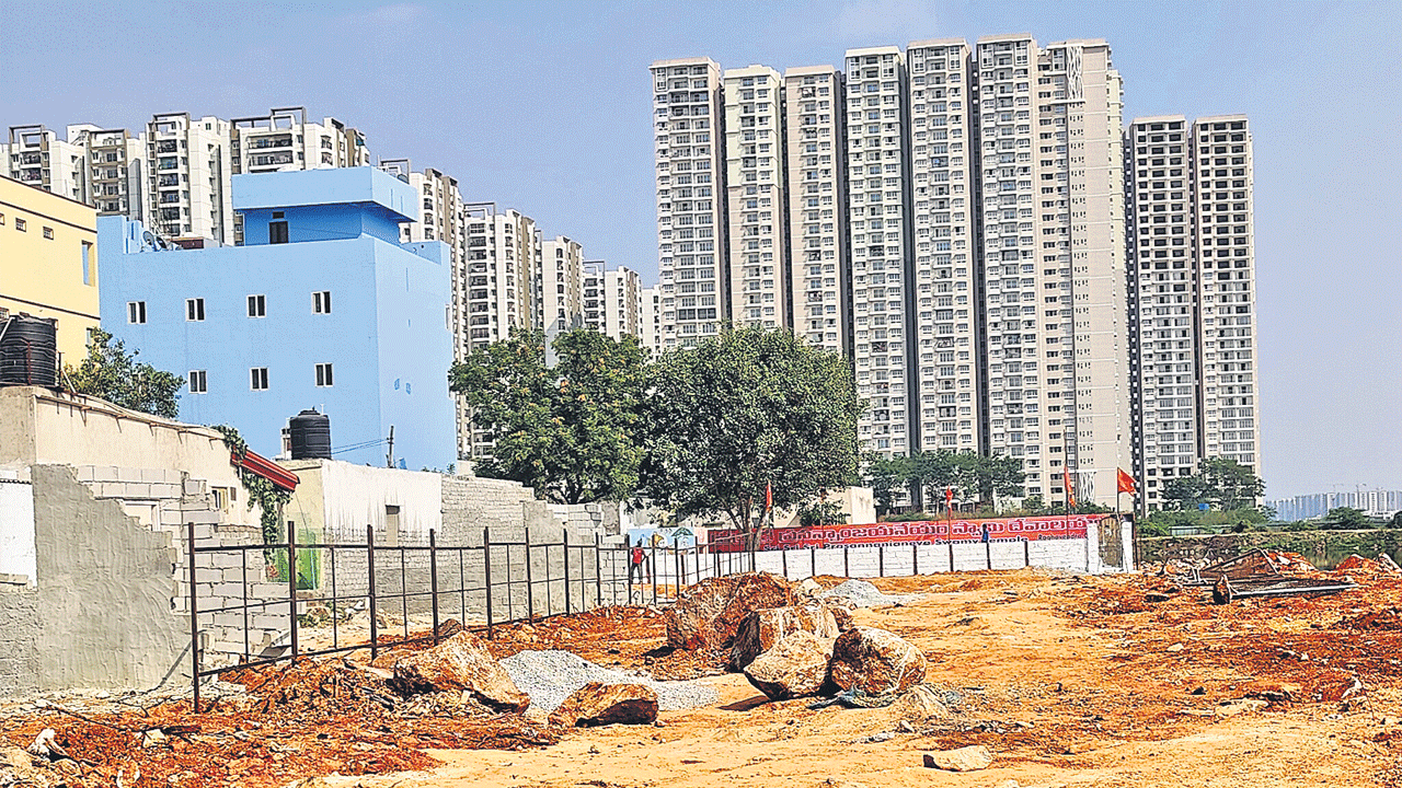 కాముని చెరువును కాపాడండి