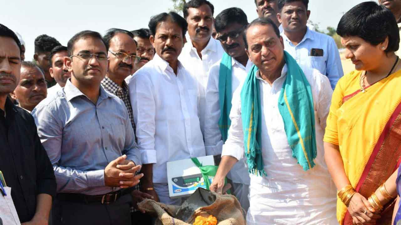 కొనుగోలు కేంద్రాల్లోనే ‘మద్దతు’