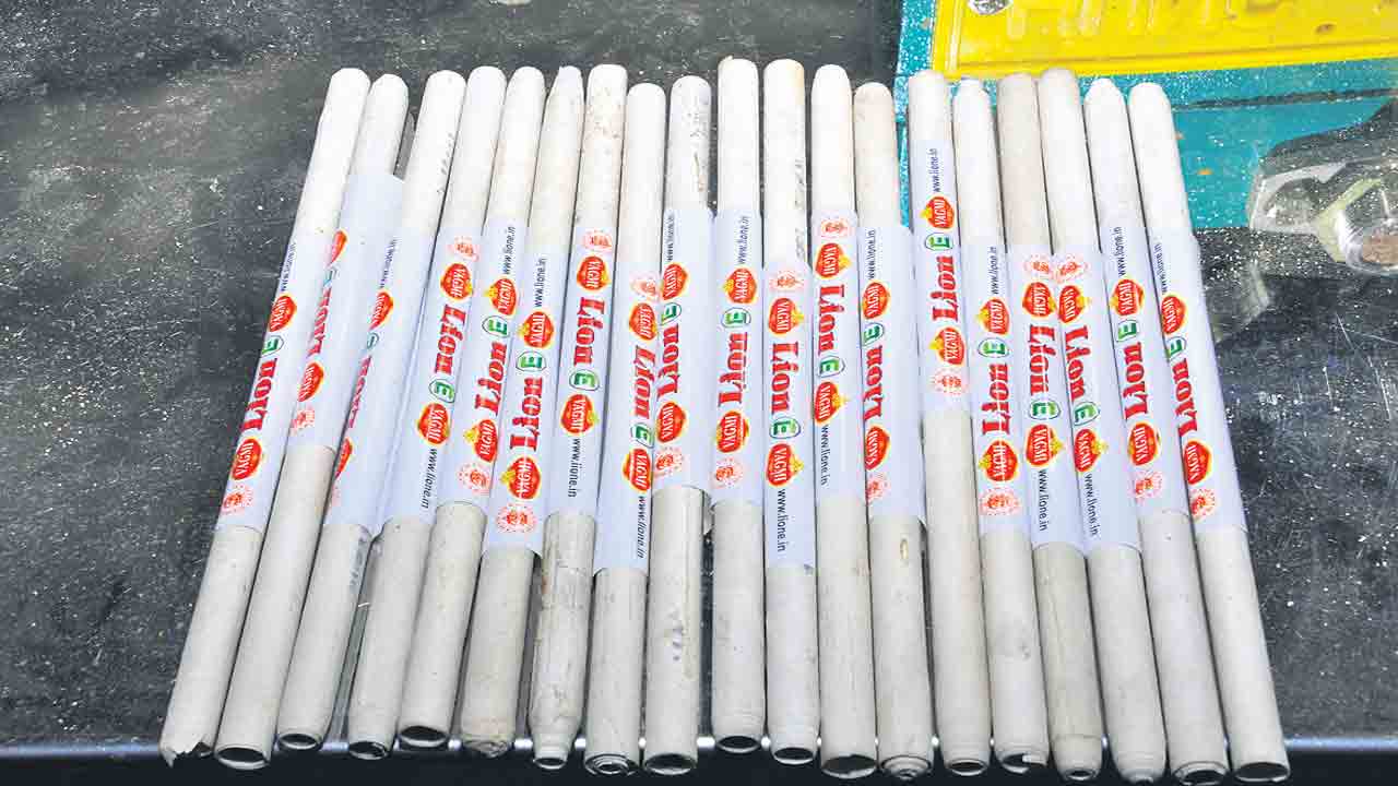 పేపర్‌తో.. సూపర్‌ పెన్సిళ్లు