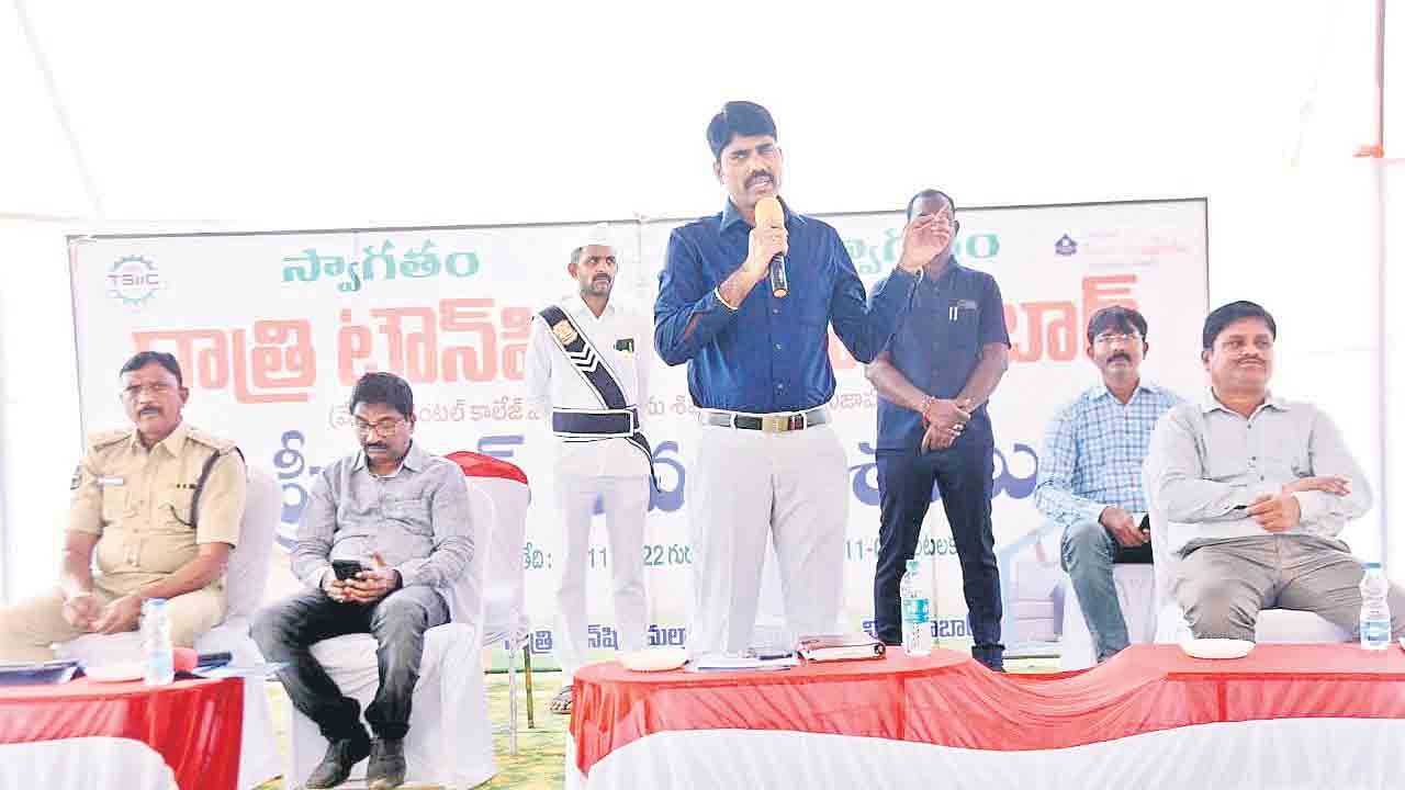 రిజిస్ట్రేషన్‌ నాటికి అన్ని సౌకర్యాలు కల్పిస్తాం