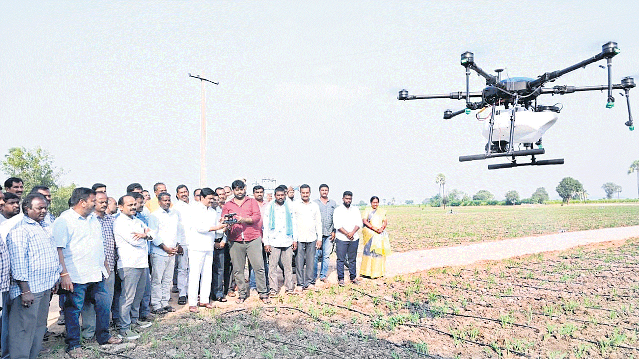 రైతులు ఆధునిక పద్ధతులను అవలంబించాలి