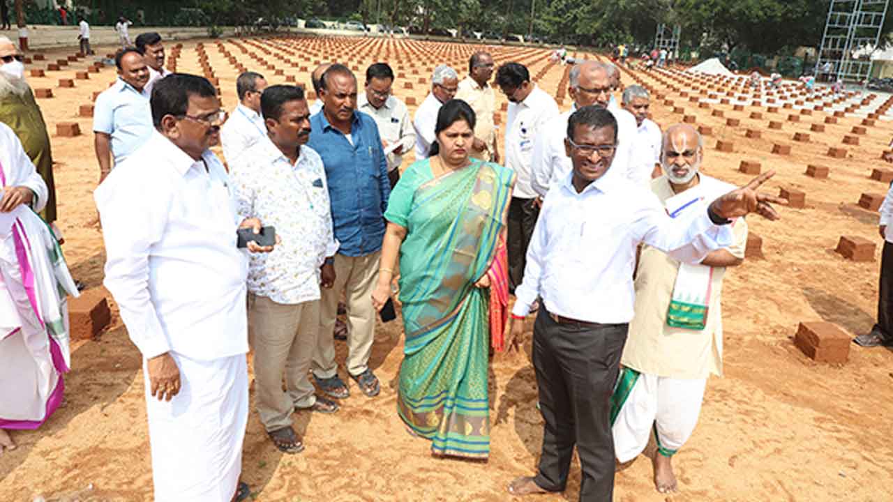 18న తిరుప‌తిలో కార్తిక దీపోత్సవం..ఏర్పాట్లను పరిశీలించిన అధికారులు