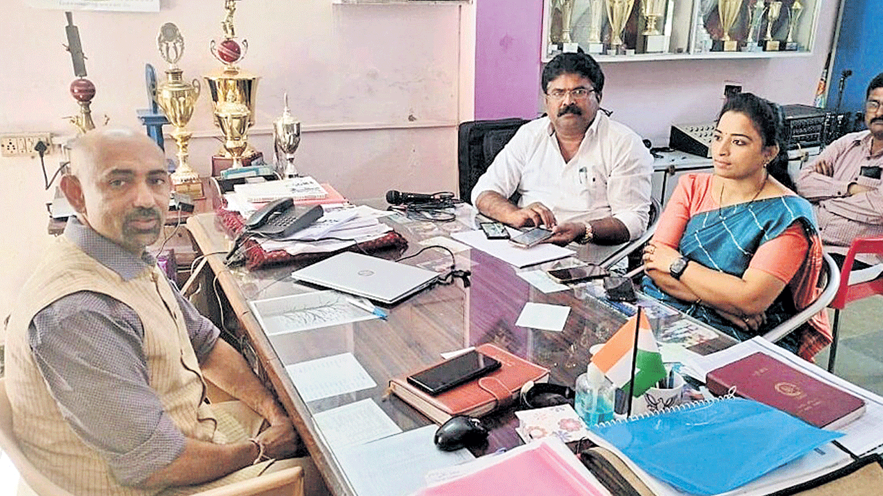 ముమ్మరంగా ట్రేడ్‌ లైసెన్సు స్పెషల్‌ డ్రైవ్‌..