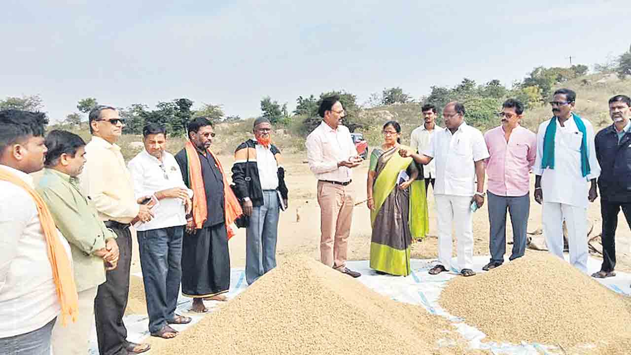 వారం రోజుల్లో ధాన్యం సేకరణ పూర్తిచేస్తాం