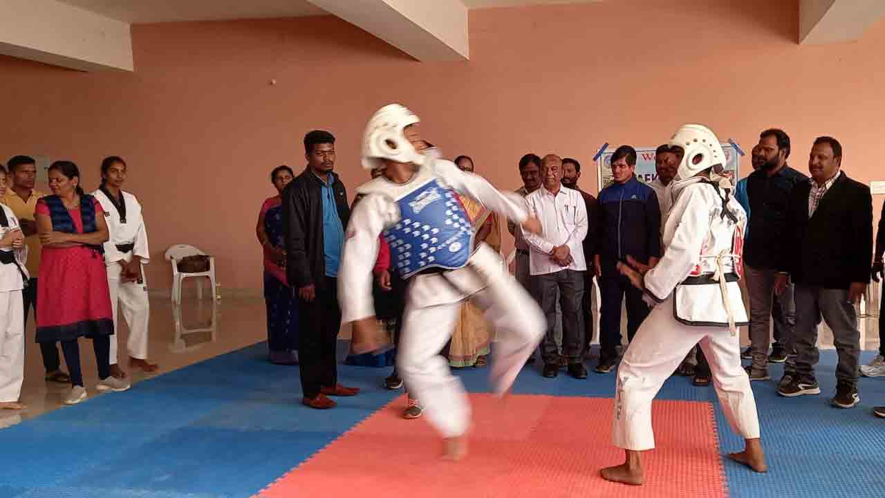 ఎంజీయూలో హోరాహోరీగా తైక్వాండో పోటీలు