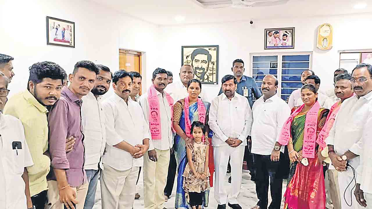 టీఆర్‌ఎస్‌లోకి భారీగా చేరికలు