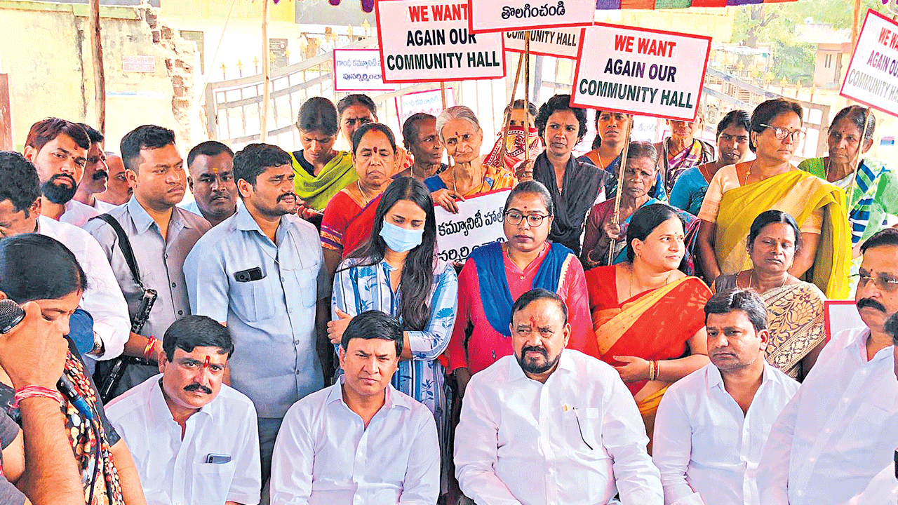 10వేల లేఖలు 2వేల పోస్టు కార్డులు 