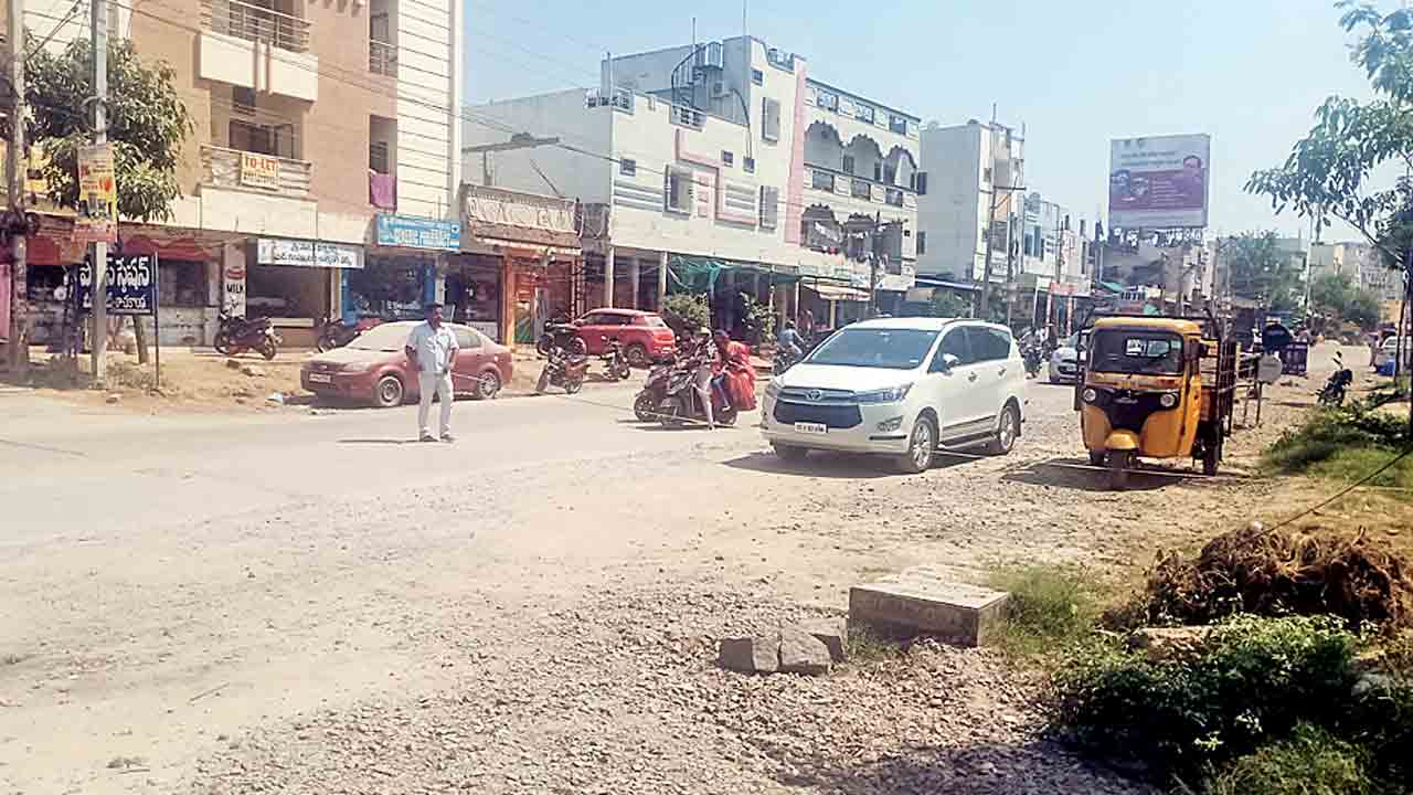 రూ.7కోట్లతో.. 100 ఫీట్ల రోడ్డు