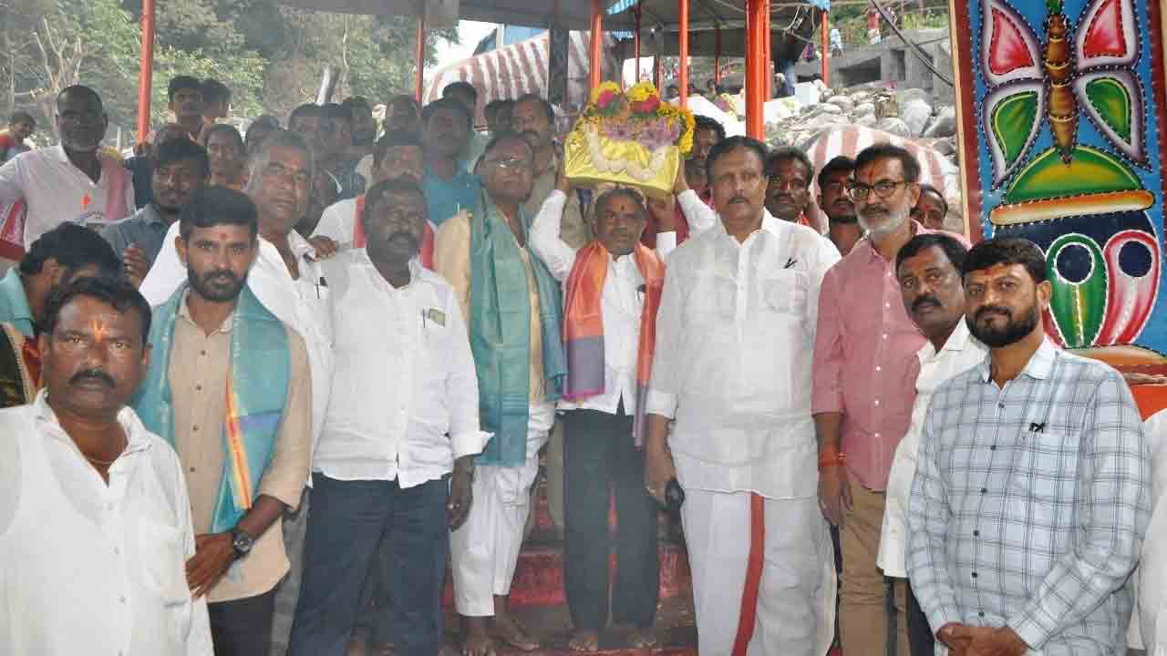 కొనసాగుతున్న కురుమూర్తి బ్రహ్మోత్సవాలు