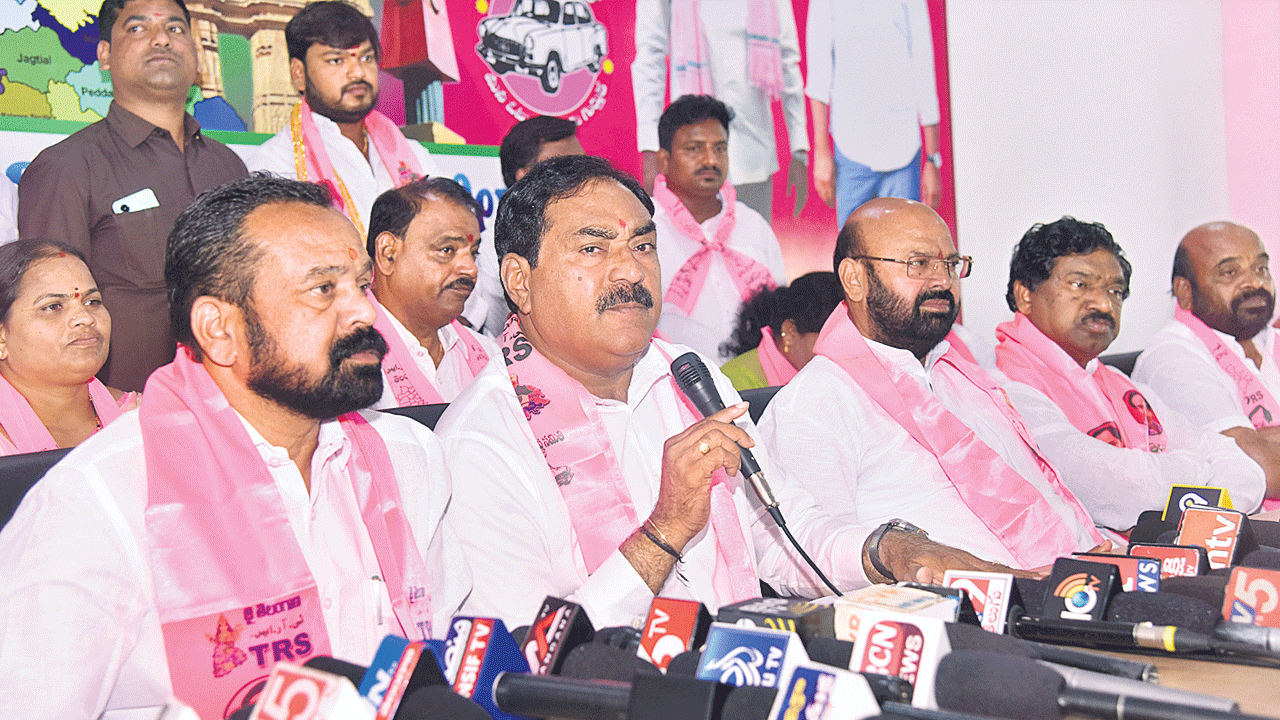 అమిత్‌షాకు బండి బానిస