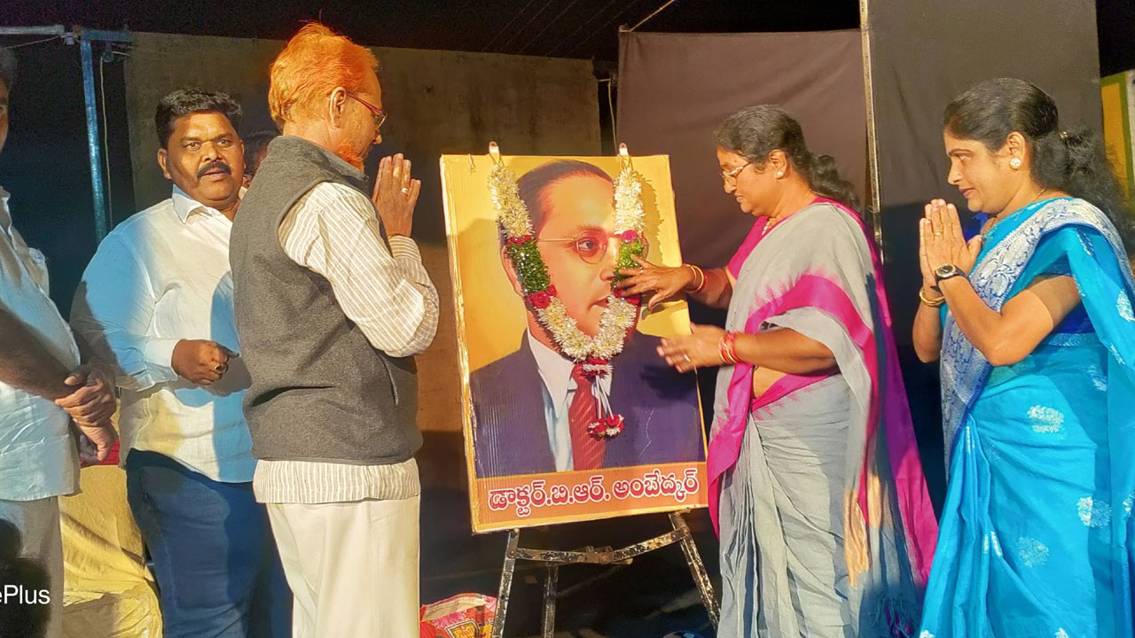 అంబేద్కర్‌ జీవితాన్ని పాఠ్యాంశంగా చేర్చాలి