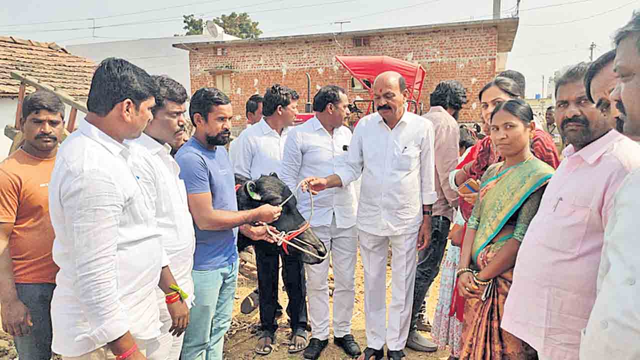 ‘దళితబంధు’ దేశానికే ఆదర్శం