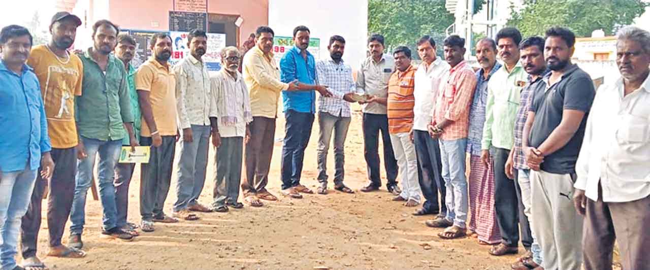 బొడ్రాయి కోసం ముస్లింల విరాళం