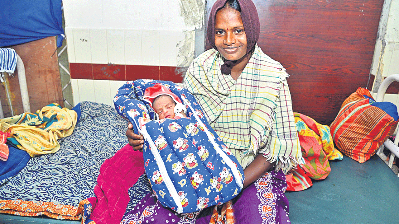 పుట్టింది పొరుగున.. పురుడు తెలంగాణలో