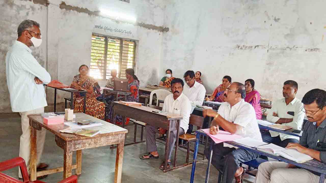 విద్యార్థుల్లో అభ్యసన సామర్థ్యాలు పెంచాలి