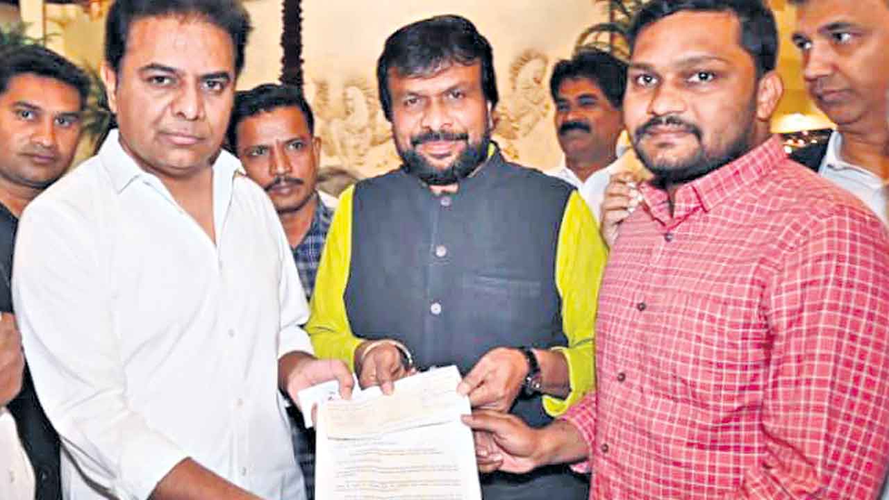 సివిల్స్‌ అభ్యర్థికి లక్ష సాయం