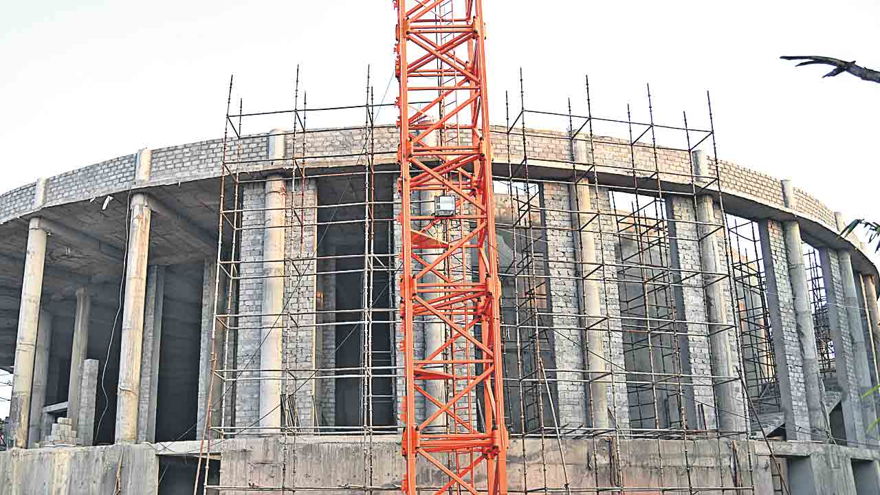 చకచకా ‘అంబేద్కర్ స్మృతివనం’