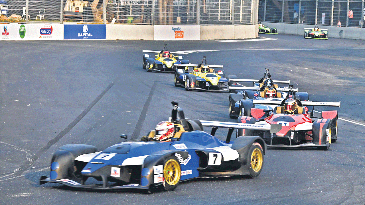 రేసింగ్‌ అదిరింది