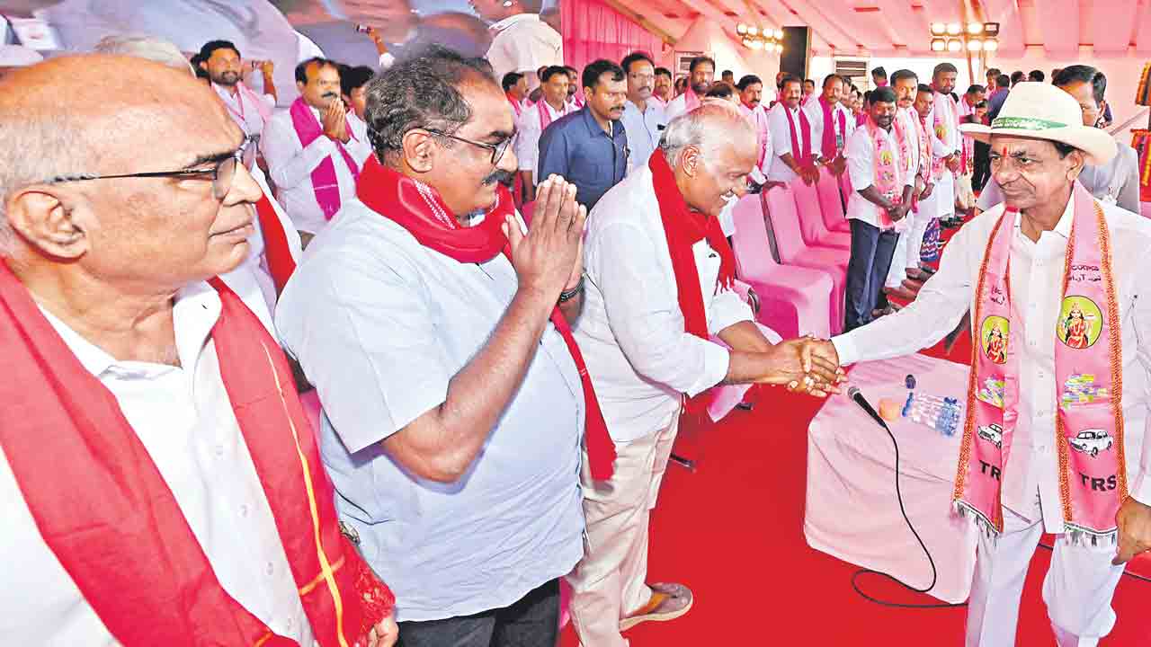 బహుముఖ వ్యూహం.. కేసీఆర్‌ సక్సెస్‌ మంత్రం!