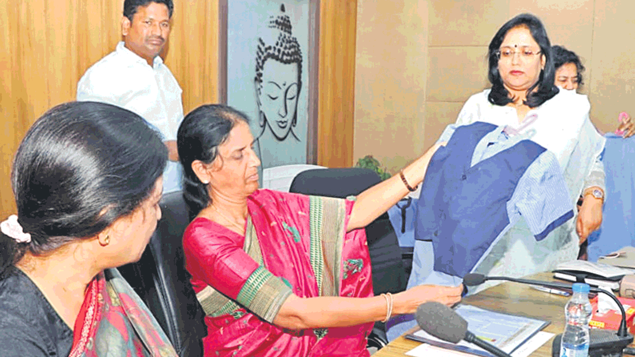 ఏప్రిల్‌ కల్లా యూనిఫారాలు