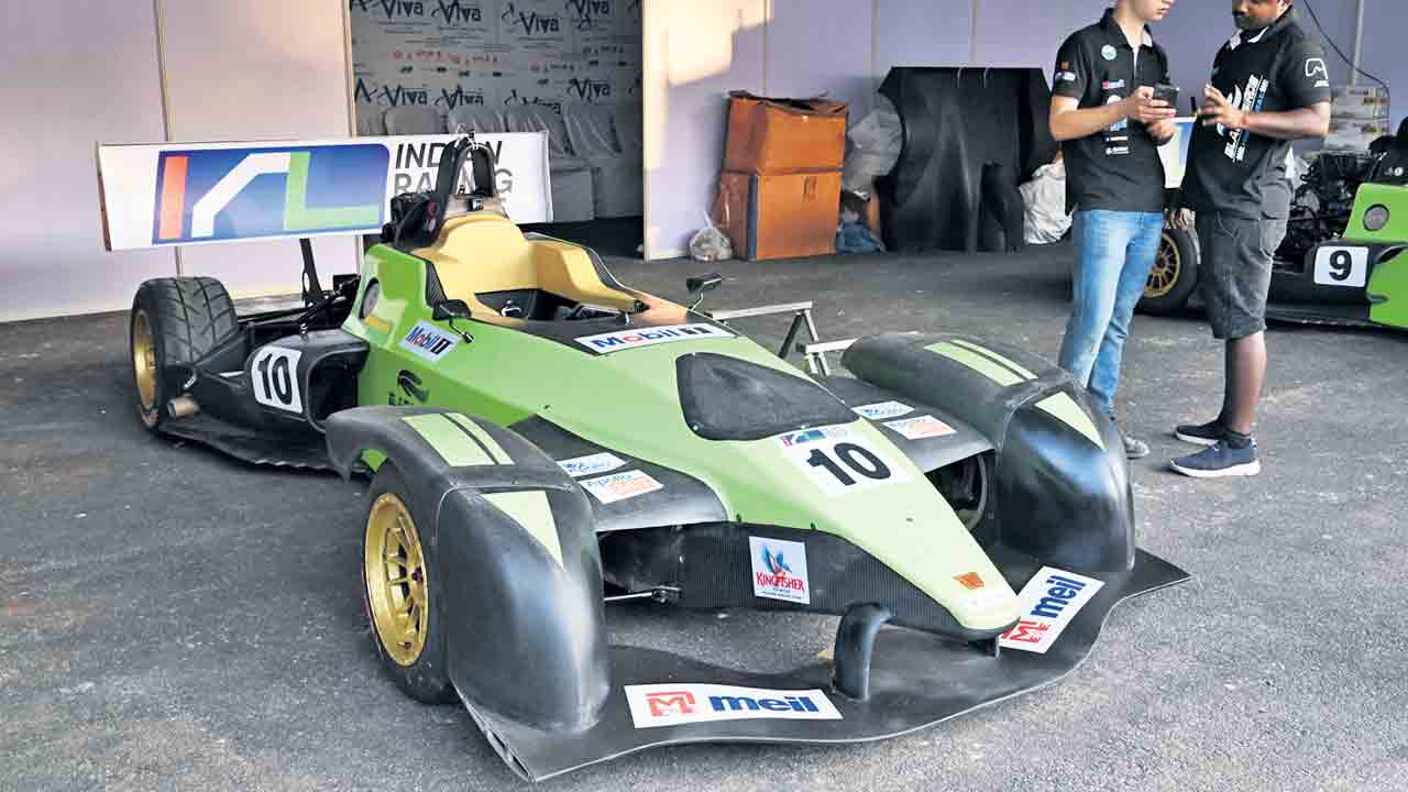 ఫార్ములా రేసింగ్‌ టిక్కెట్ల డబ్బులు వాపస్‌