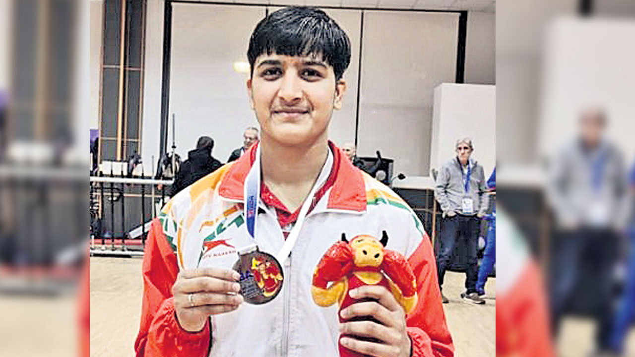 రవీనకు స్వర్ణం