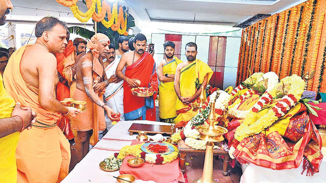 లోక కల్యాణానికే శతచండీ యాగం..