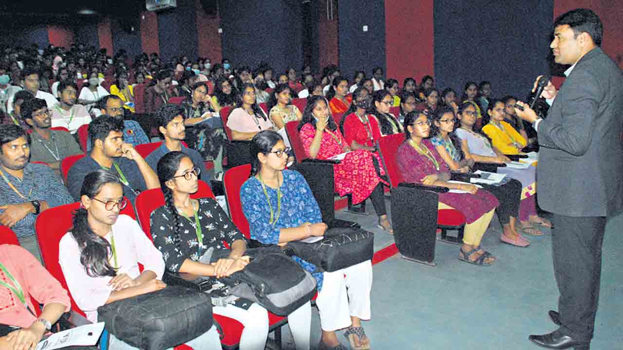 ప్రణాళికతో విదేశీ విద్య సులభమే!