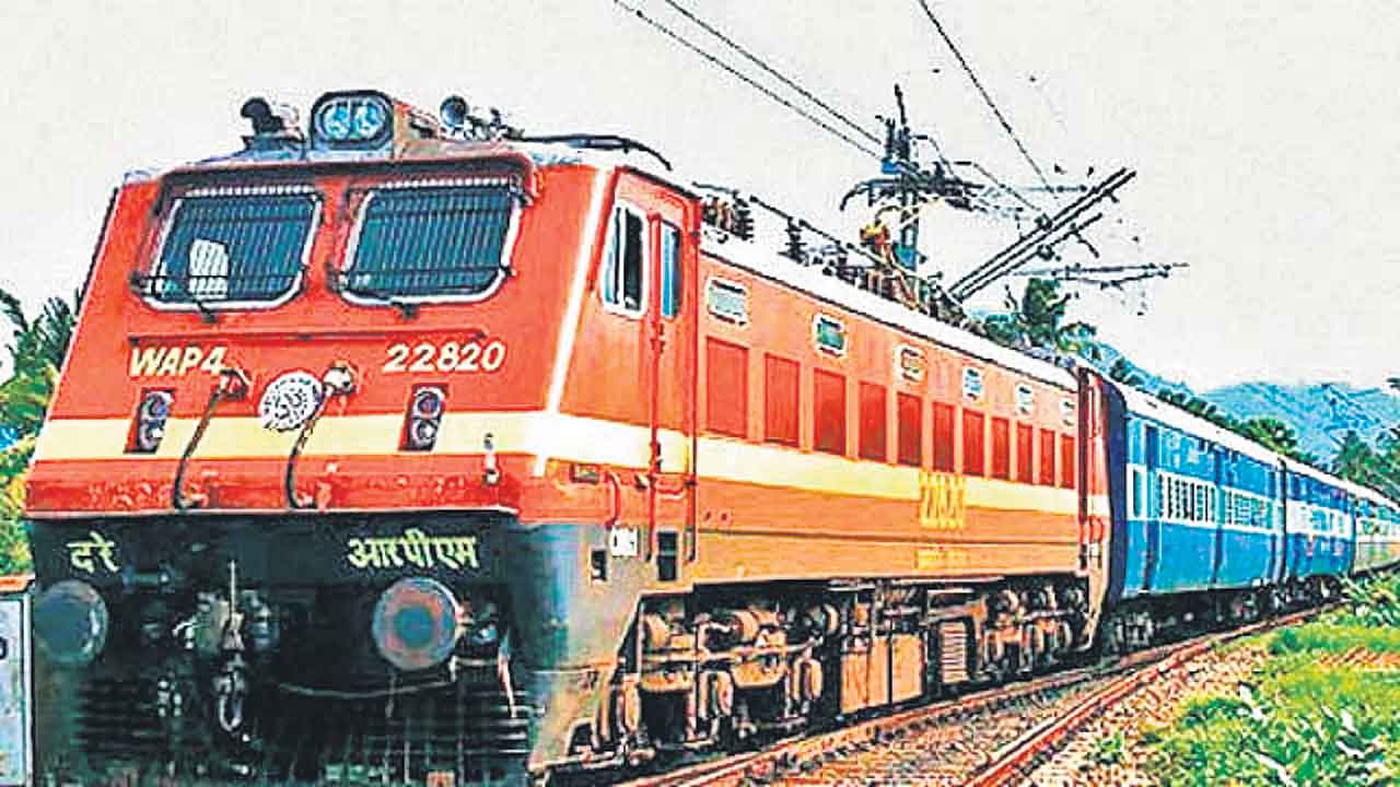 రైల్వేలోనూ ఉద్యోగాల కోత