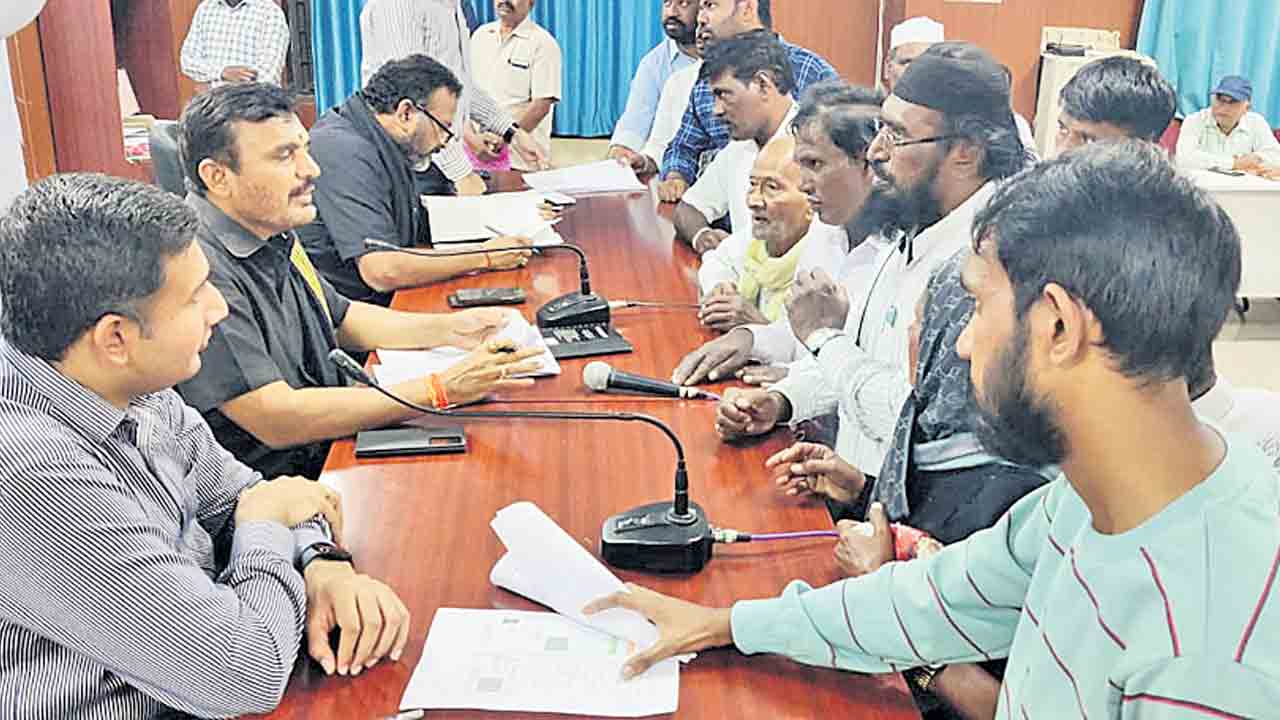 అర్జీలను వెంటనే పరిష్కరించాలి