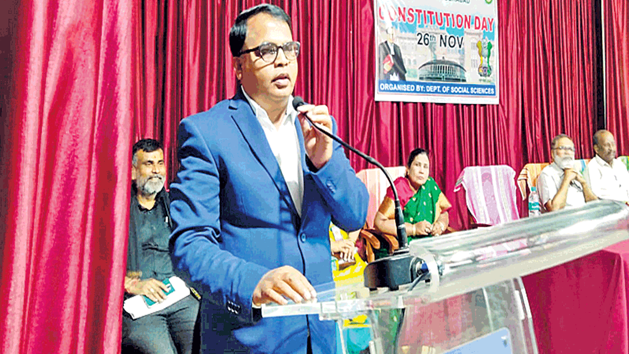 రాజ్యాంగాన్ని అర్థం చేసుకోవాలి