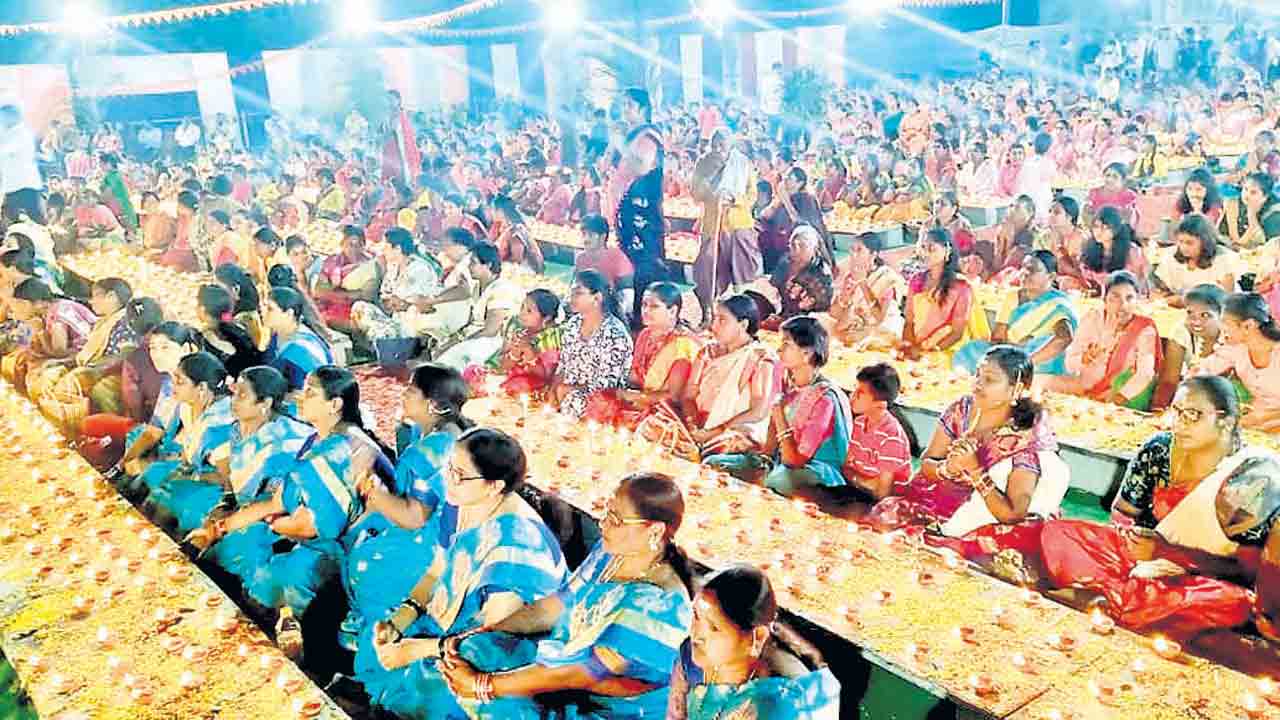 వైభవంగా కార్తీక దీపోత్సవం