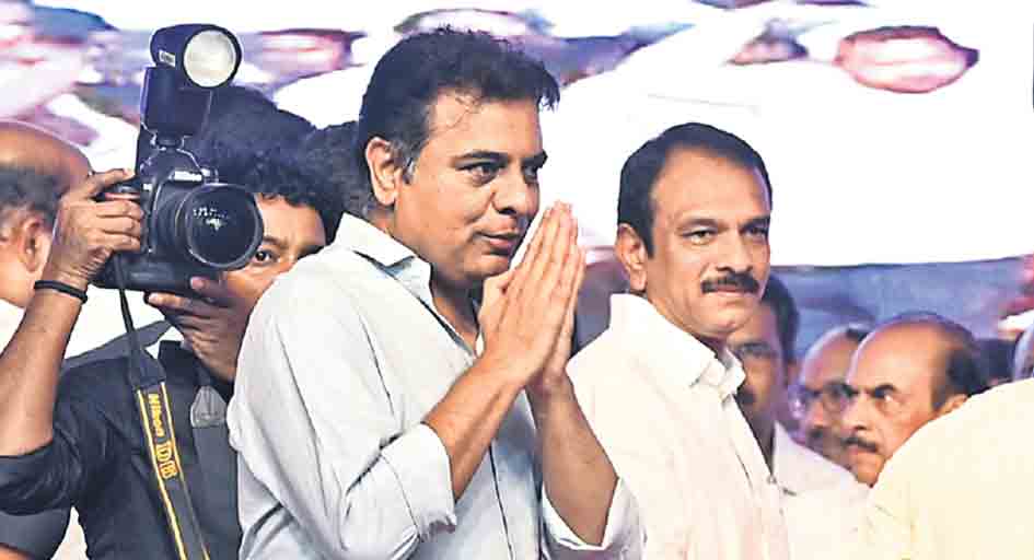 ఆర్నెళ్లలో పట్టాలు