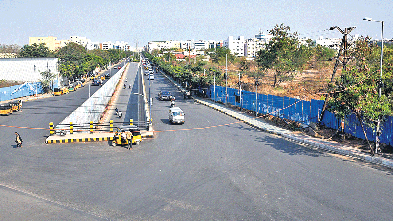 వ్యూహాత్మక ప్రగతి గ్రేటర్‌ రోడ్లకు 1530 కోట్లు