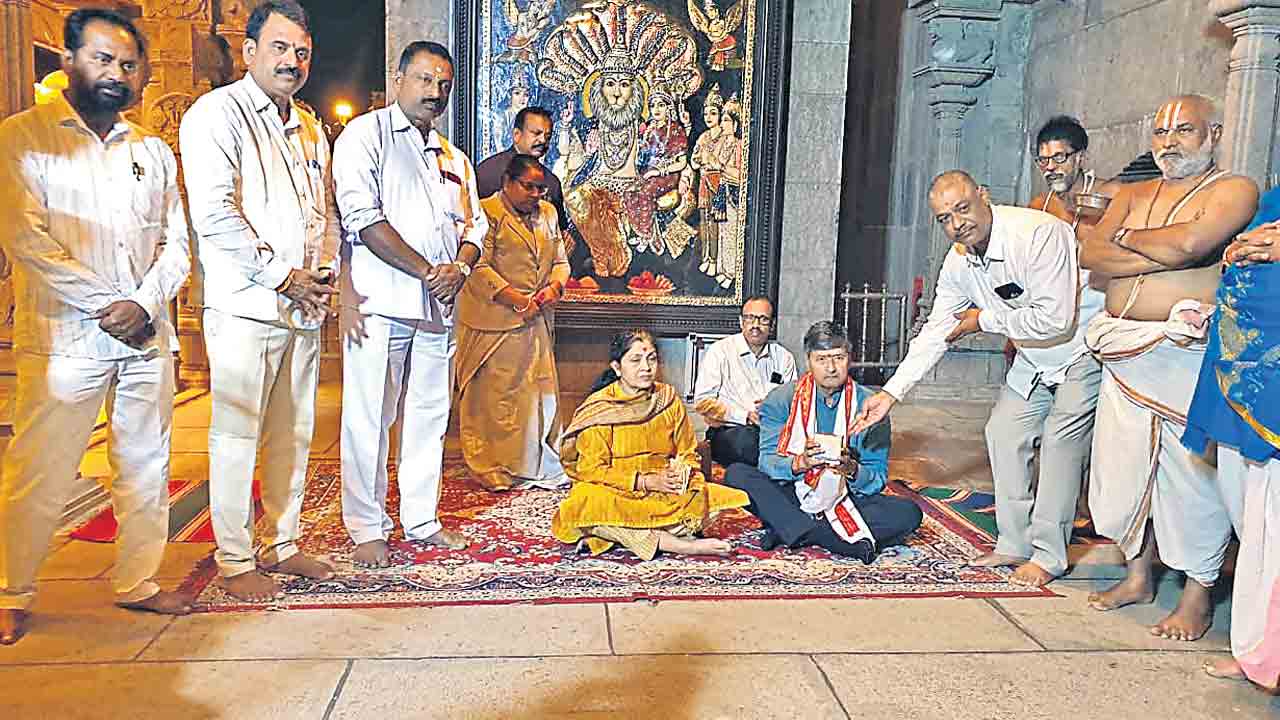 యాదాద్రీశుడి సేవలో సుప్రీంకోర్టు న్యాయమూర్తి