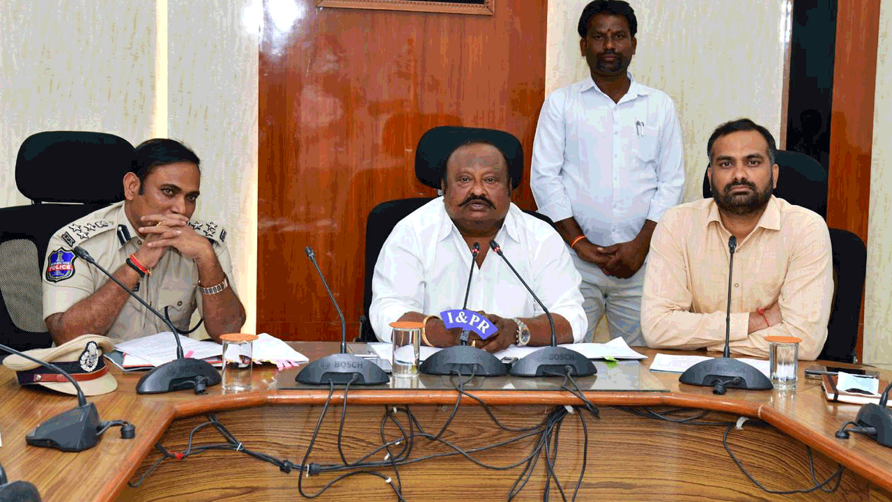 గెస్ట్‌ హౌస్‌ పనుల్లో వేగం పెంచాలి